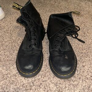 DR. MARTENS SIZE 9 COMBAT BOOTS